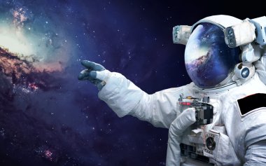 Astronot uzayda. Uzay yürüyüşü. Nasa tarafından döşenmiş bu görüntü unsurları