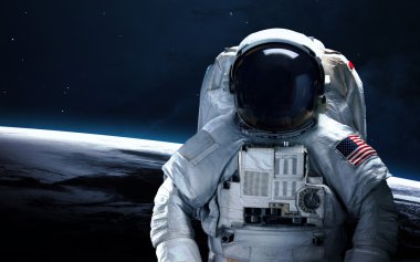Astronot uzayda. Uzay yürüyüşü. Nasa tarafından döşenmiş bu görüntü unsurları