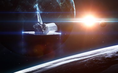 Uzayda gezegenlerin, yıldızların ve galaksilerin olduğu evren sahnesi uzay keşiflerinin güzelliğini gösteriyor. NASA tarafından döşenmiş elementler