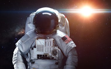 Astronot uzayda. Uzay yürüyüşü. Nasa tarafından döşenmiş bu görüntü unsurları
