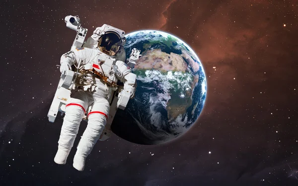 Astronaut in de ruimte. Ruimtewandeling. Elementen van deze afbeelding ingericht door Nasa — Stockfoto