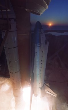 Uzay mekiği göreve çıkıyor. Bu görüntünün elementleri NASA tarafından desteklenmektedir