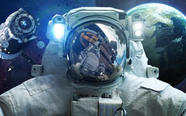 Astronot uzayda. Uzay yürüyüşü. Nasa tarafından döşenmiş bu görüntü unsurları