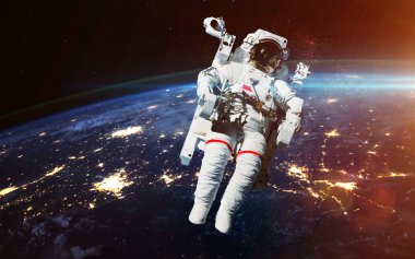 Astronot uzayda. Uzay yürüyüşü. Nasa tarafından döşenmiş bu görüntü unsurları