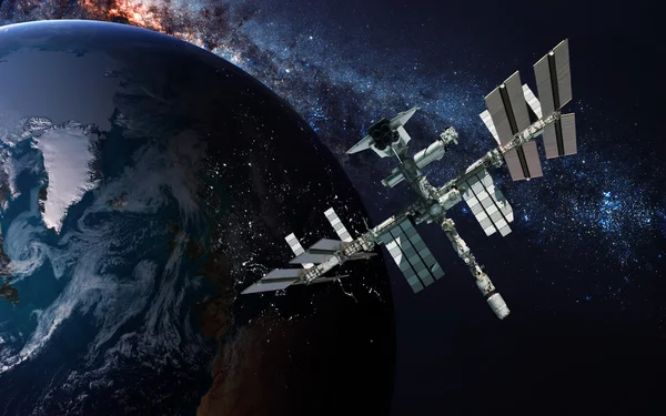 Estación Espacial Internacional sobre el planeta Tierra. Elementos de esta imagen proporcionados por la NASA — Foto de Stock