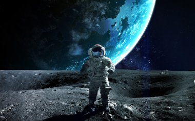 Astronot uzayda. Uzay yürüyüşü. Nasa tarafından döşenmiş bu görüntü unsurları