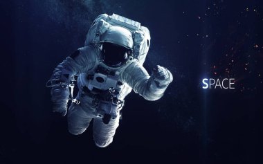 Uzay yürüyüşünde astronot. Kozmik sanat, bilim kurgu duvar kağıdı. Derin uzayın güzelliği. Evrende milyarlarca galaksi var. Bu görüntünün elementleri NASA tarafından desteklenmektedir