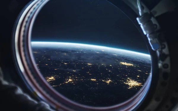 Jorden på natten, stadens ljus från omloppsbanan. Delar av denna bild tillhandahålls av NASA — Stockfoto