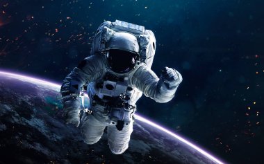 Astronot. Derin uzay görüntüsü, yüksek çözünürlüklü bilim kurgu fantezisi duvar kağıdı ve baskı için idealdir. Bu görüntünün elementleri NASA tarafından desteklenmektedir