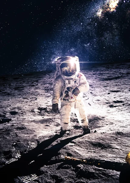 Astronauta en la luna — Foto de Stock