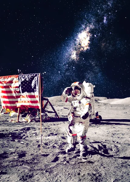 Астронавт на Місяці — стокове фото