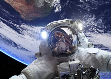 Uzayda Astronot