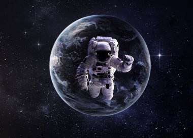 Uzayda bir astronot. Bu görüntünün elementleri NASA tarafından desteklenmektedir.