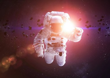 Uzayda Astronot