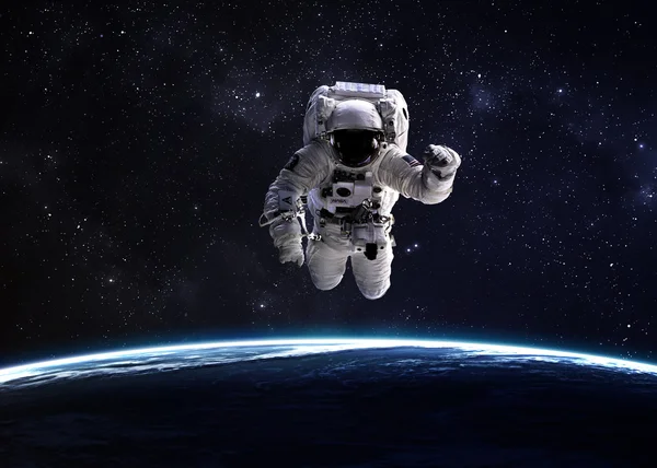Astronauta en el espacio exterior. Elementos de esta imagen proporcionados por la NASA. —  Fotos de Stock