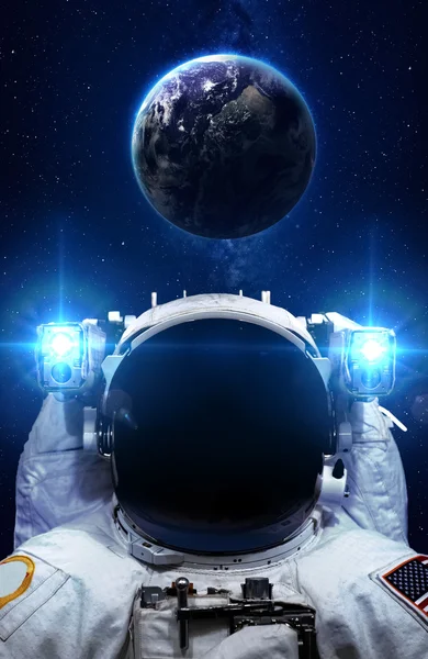 Astronauta nello spazio. Elementi di questa immagine forniti dalla NASA. — Foto Stock