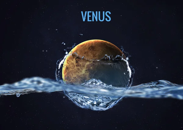 El planeta del sistema solar cae al agua con salpicaduras. Elementos de esta imagen proporcionados por la NASA —  Fotos de Stock