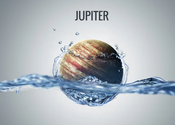 El planeta del sistema solar cae al agua con salpicaduras. Elementos de esta imagen proporcionados por la NASA — Foto de Stock