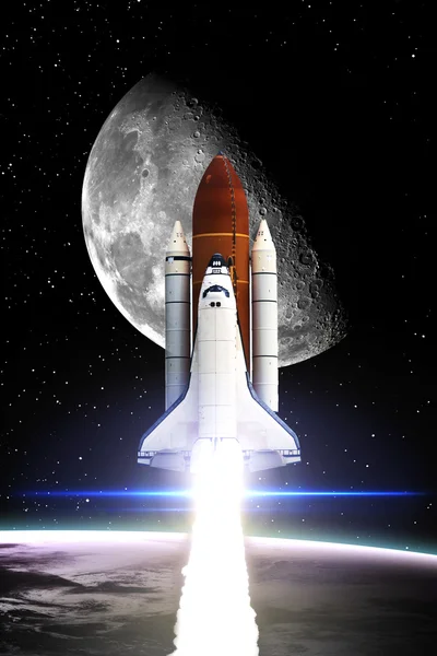 Lanzadera espacial despegando en una misión. Elementos de esta imagen proporcionados por la NASA — Foto de Stock