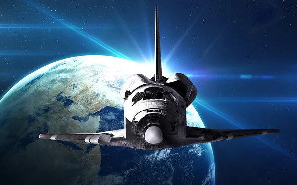 Raumfähre startet zu einer Mission. Elemente dieses von der NASA bereitgestellten Bildes — Stockfoto