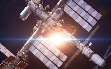 Dünya üzerindeki Uluslararası Uzay İstasyonu. Bu görüntünün elementleri NASA tarafından desteklenmektedir