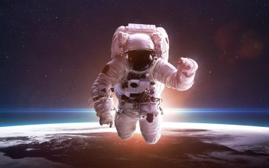 Dünya gezegeni üzerinde uzayda astronot. Nasa tarafından döşenmiş bu görüntü unsurları