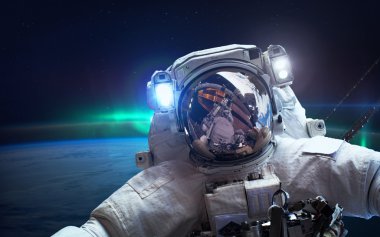 Uluslararası Uzay İstasyonu ile astronot Dünya gezegeni üzerinde. Nasa tarafından döşenmiş bu görüntü unsurları