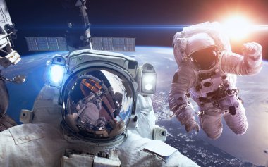 Uluslararası Uzay İstasyonu ile astronotlar Dünya gezegeni üzerinde. Nasa tarafından döşenmiş bu görüntü unsurları