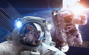 Uluslararası Uzay İstasyonu ile astronotlar Dünya gezegeni üzerinde. Nasa tarafından döşenmiş bu görüntü unsurları