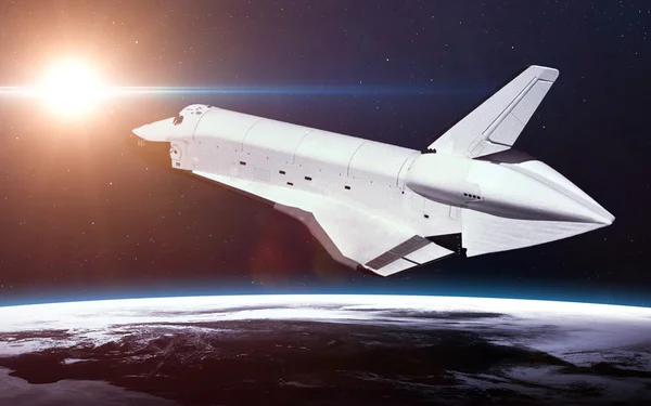 Space Shuttle een baan om aarde. Elementen van dit beeld ingericht door Nasa — Stockfoto