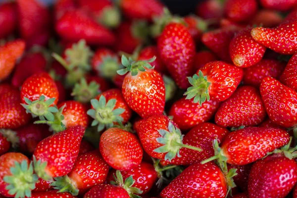 Strawberries marketplace store — Stock Photo, Image
