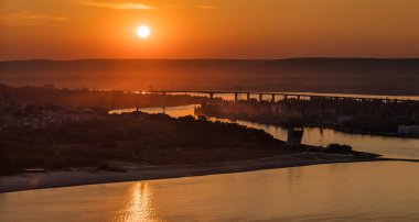 Alacakaranlıkta Şehir Köprüsü