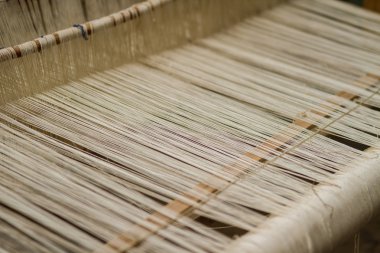 Tezgah ve iplik iplik dokuma