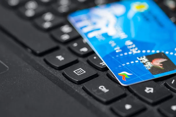 Online bankieren met credit card — Stockfoto