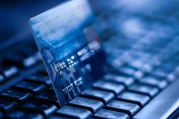 Online bankieren met credit card — Stockfoto