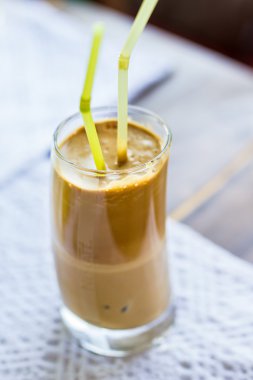 Sütlü buz kahve frappe