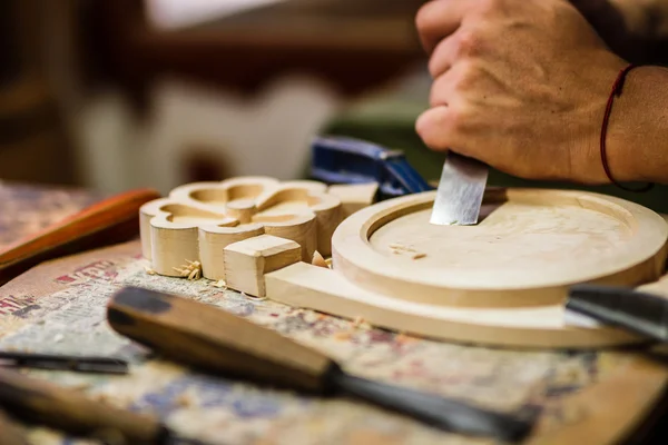 Carpenter hand carving wood with care — Stock Photo, Image