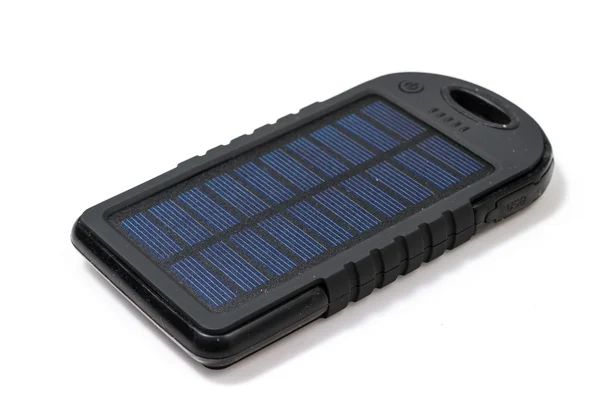 便携式太阳能充电器的智能手机 — 图库照片