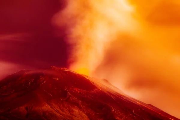 Dramatic Volcanic Eruption Long Exposur — Stock Photo, Image