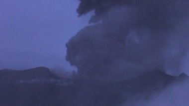 Zaman atlamalı Tungurahua yanardağ krater inanılmaz patlama ile
