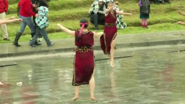 Quechua Jovens comemorando Inti Raymi ou Festival do Sol — Vídeo de Stock