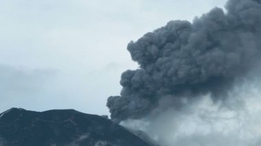 Tungurahua yanardağ patlaması