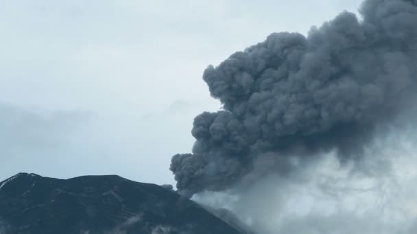 Tungurahua yanardağ patlaması — Stok video