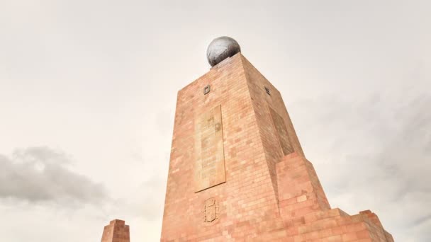 Äquator-Denkmal in Quito — Stockvideo