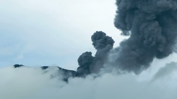 Tungurahua vulkaan explosie — Stockvideo