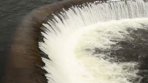 Barragem de água feita pelo homem — Vídeo de Stock