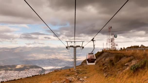 Coche de cable Quito — Vídeo de stock