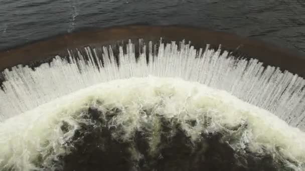 Door de mens veroorzaakte Lake Dam — Stockvideo
