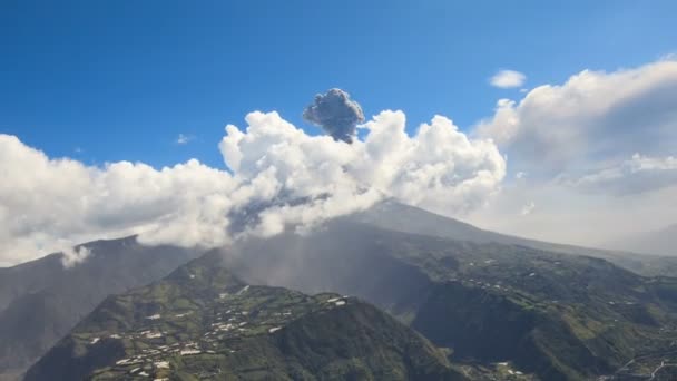 Banos de agua santa — Stockvideo