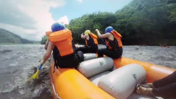Whitewater Rafting gezisi Pastaza nehir Ekvator üzerinde — Stok video